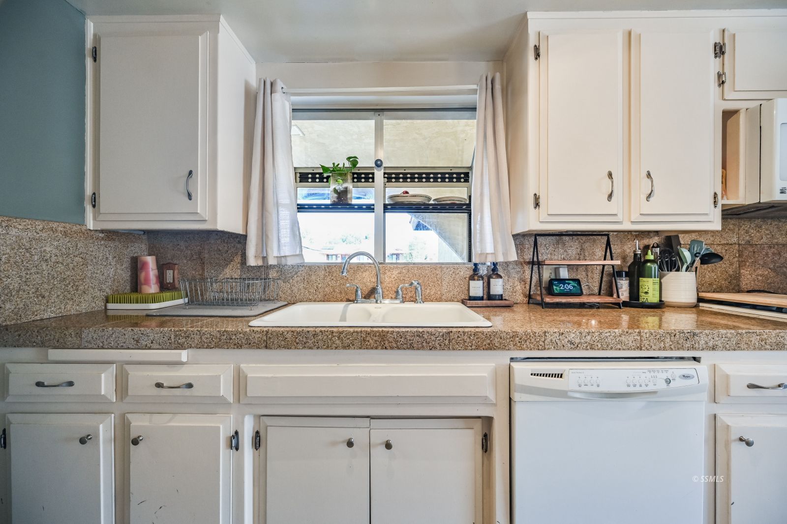 601 N Las Posas ST — Photo 4