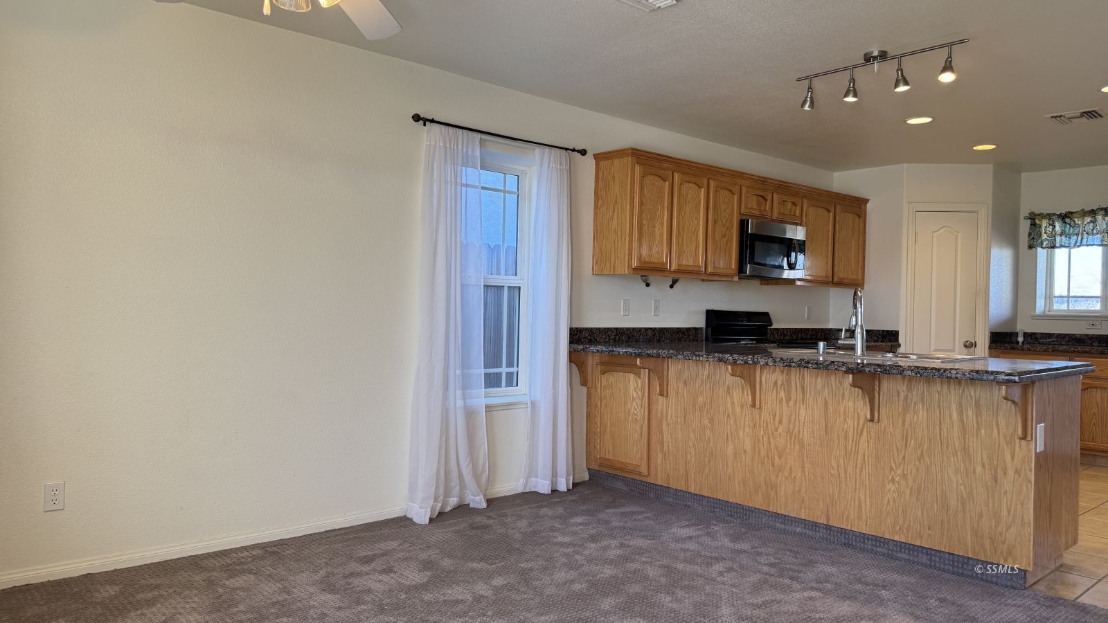 1112 W Willow AVE — Photo 4