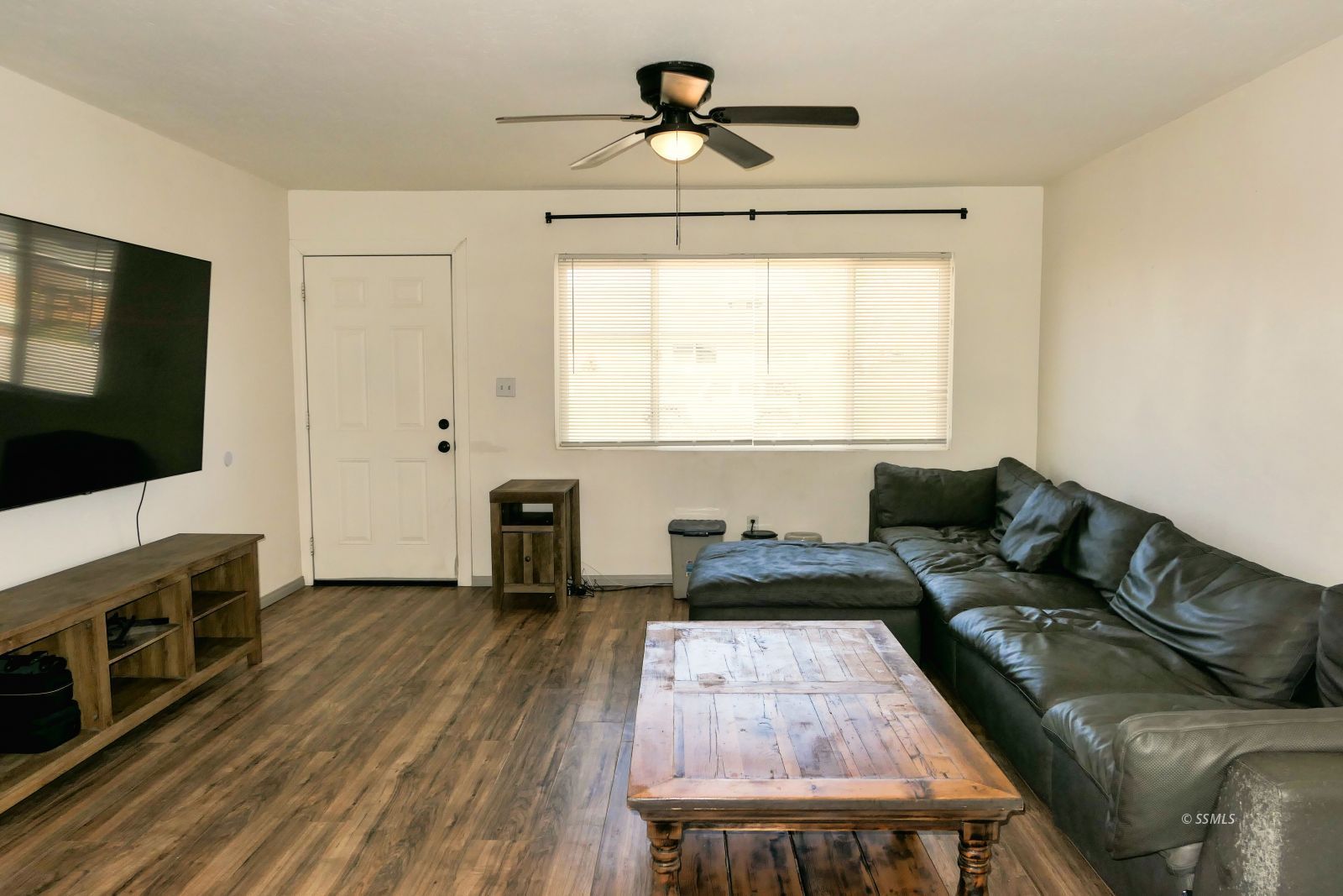 1033 W Bataan AVE — Photo 4