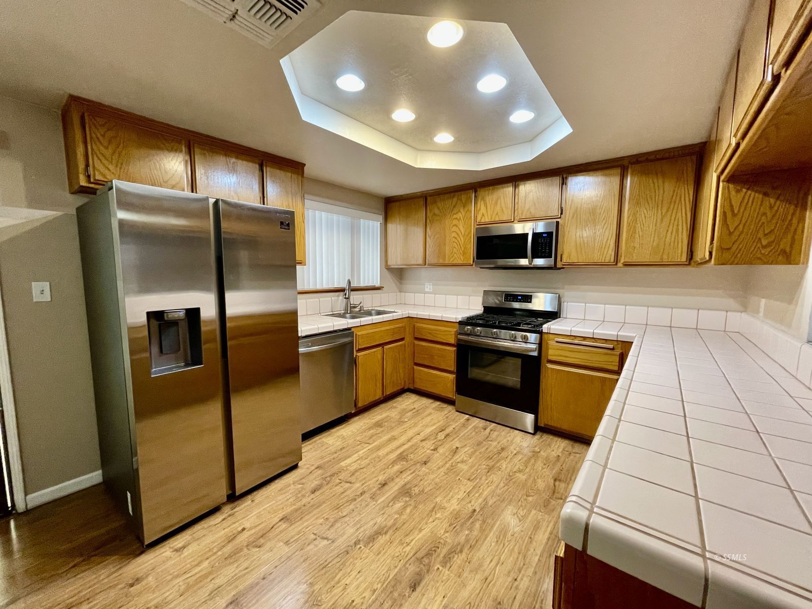 612 Heather CT — Photo 4