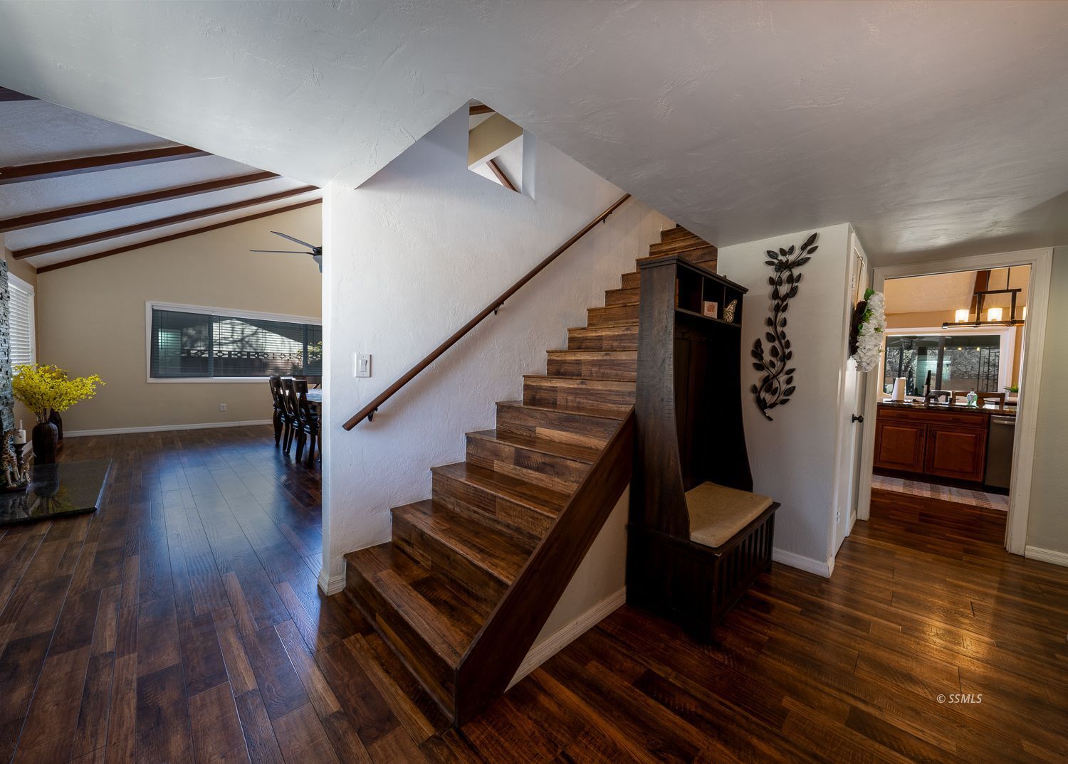 1252 Wayne — Photo 4