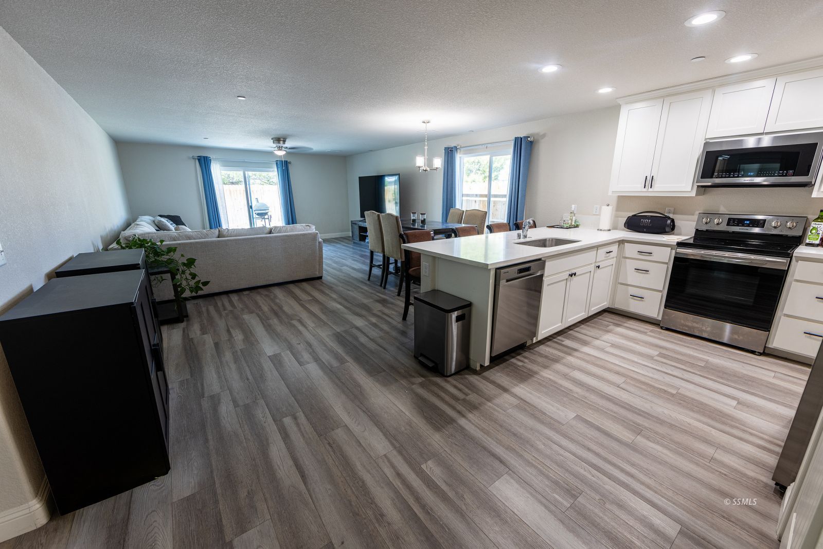 1020 W Langley Ave — Photo 4