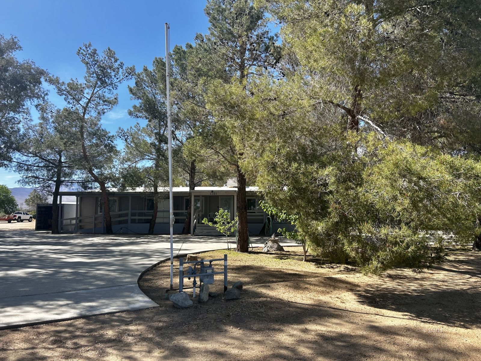 1101 Strecker — Photo 4