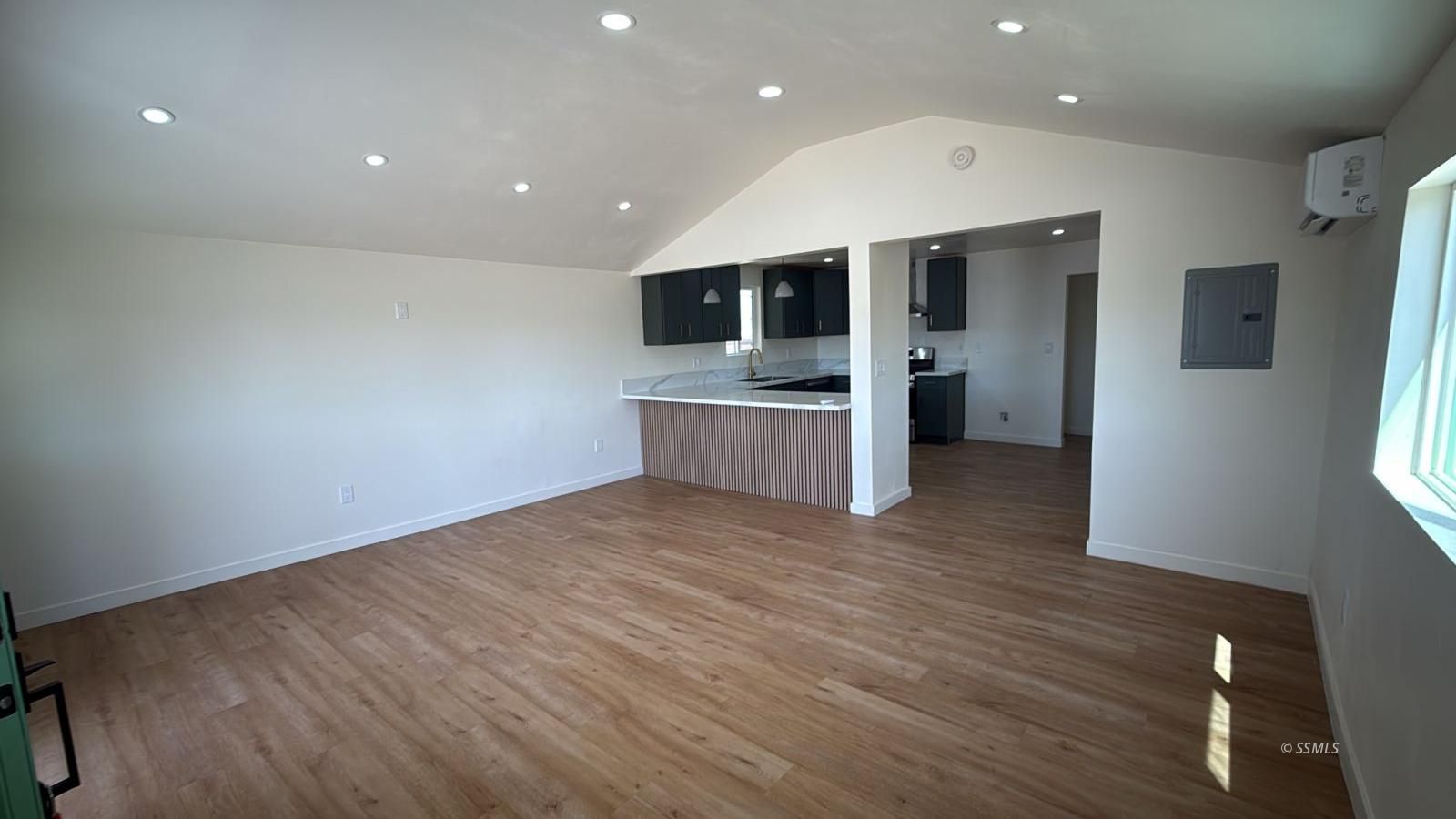 716 W Church Ave — Photo 4