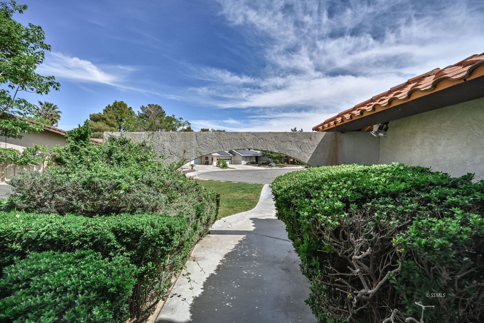 504 N Las Posas ST — Photo 4