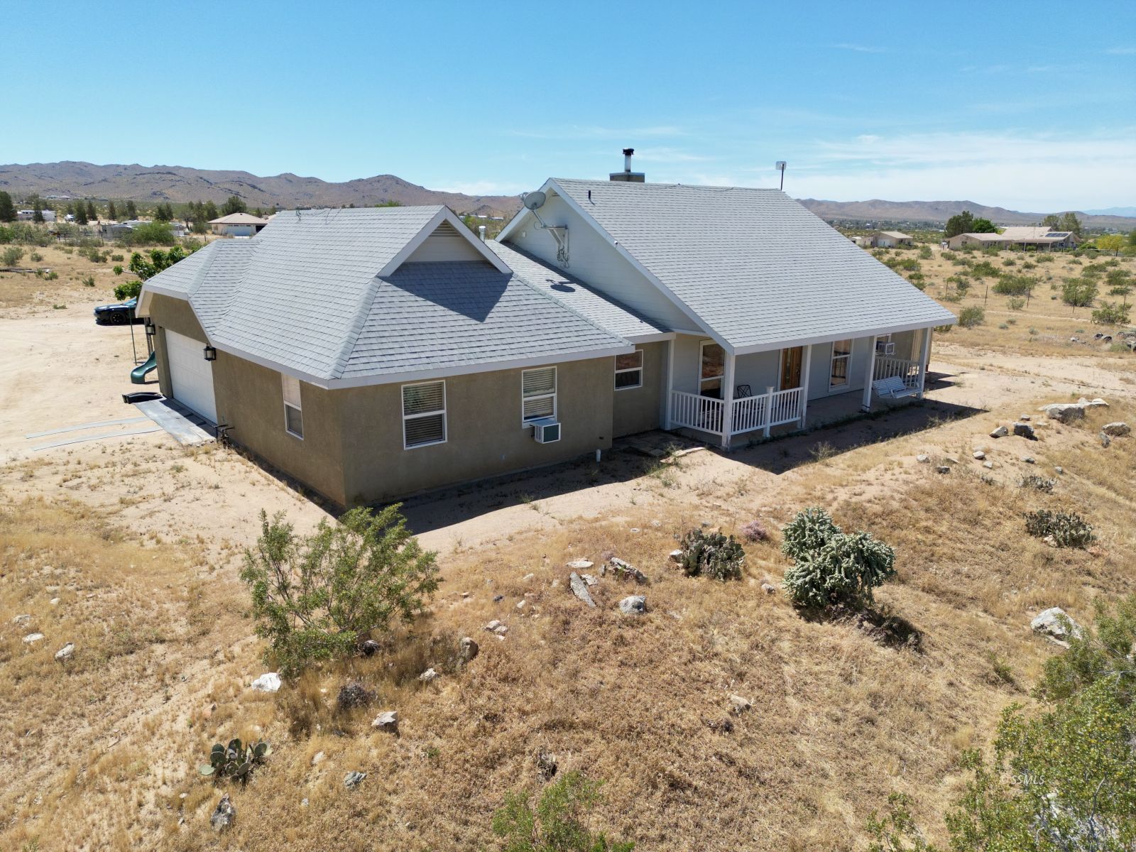 1661 E Dolphin AVE — Photo 4