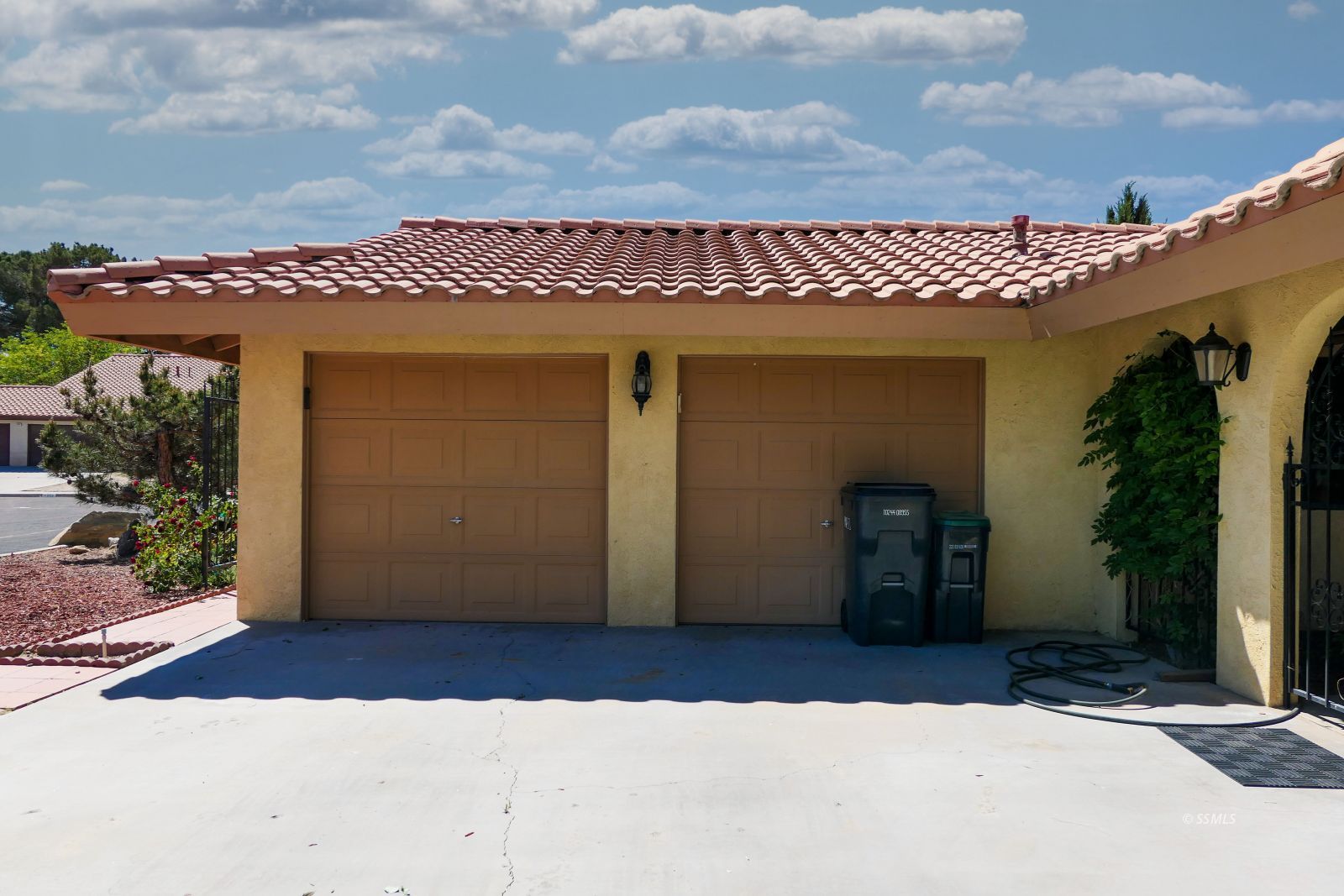 1051 N Inyo ST — Photo 4