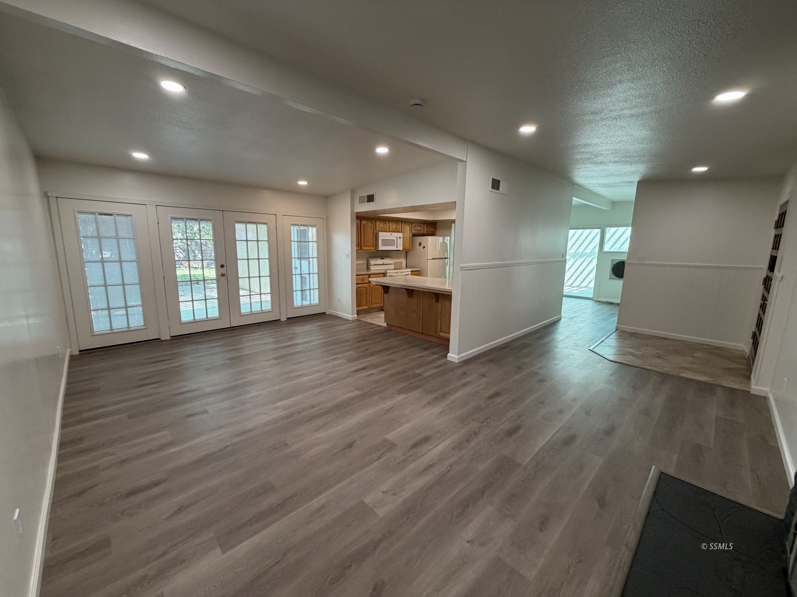 246 W Drummond AVE #A — Photo 4