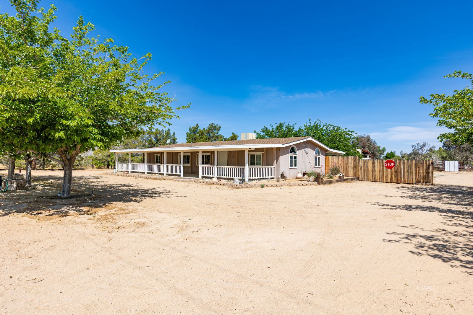 4606 W Drummond AVE — Photo 4