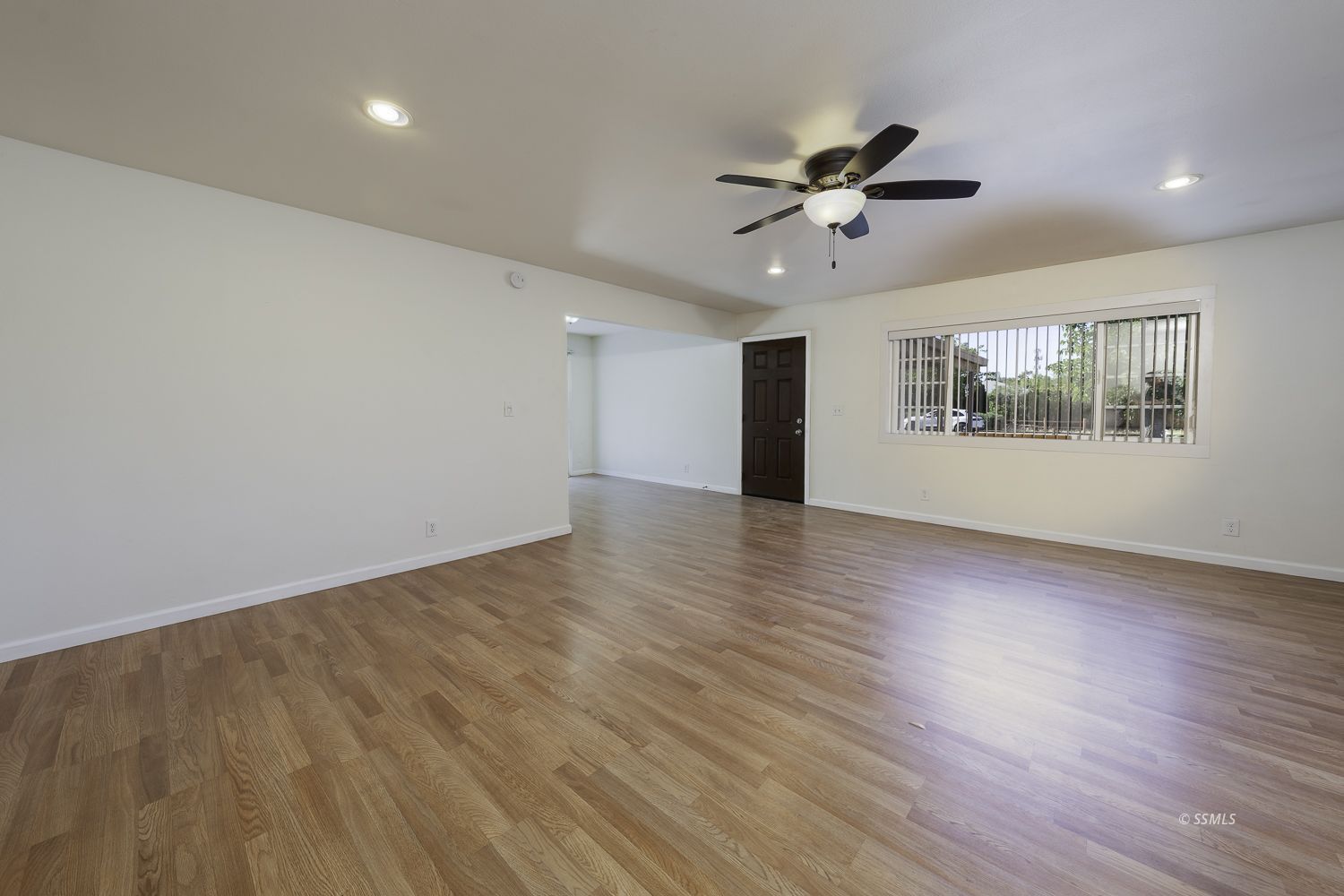 705 W Graaf AVE — Photo 4