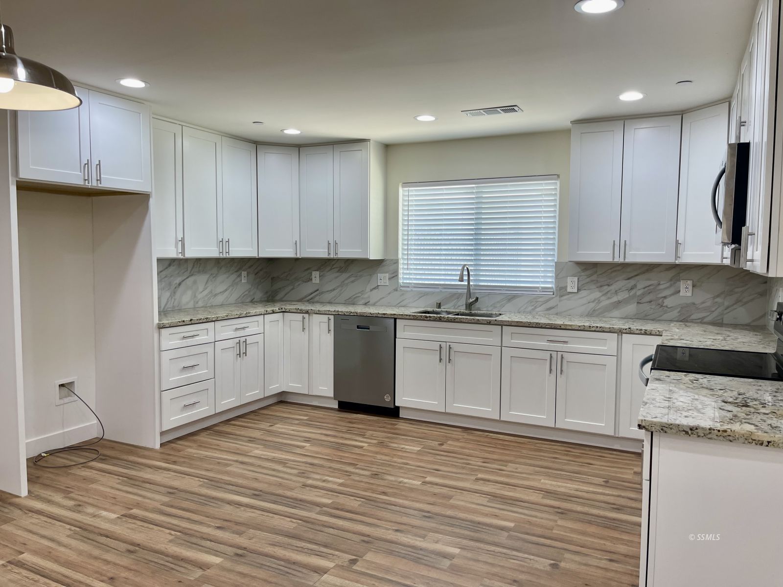 313 W Church AVE — Photo 4