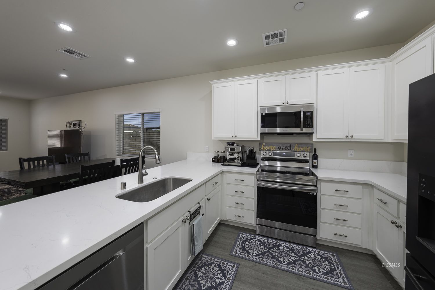 332 Abigail ST — Photo 4