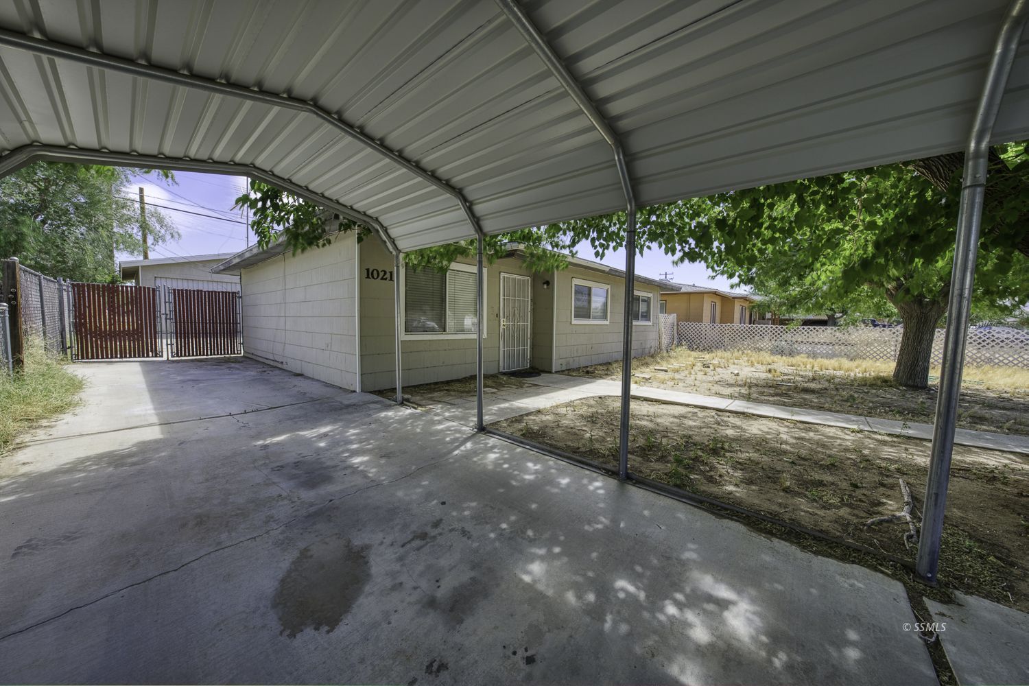 1021 W Langley AVE — Photo 4