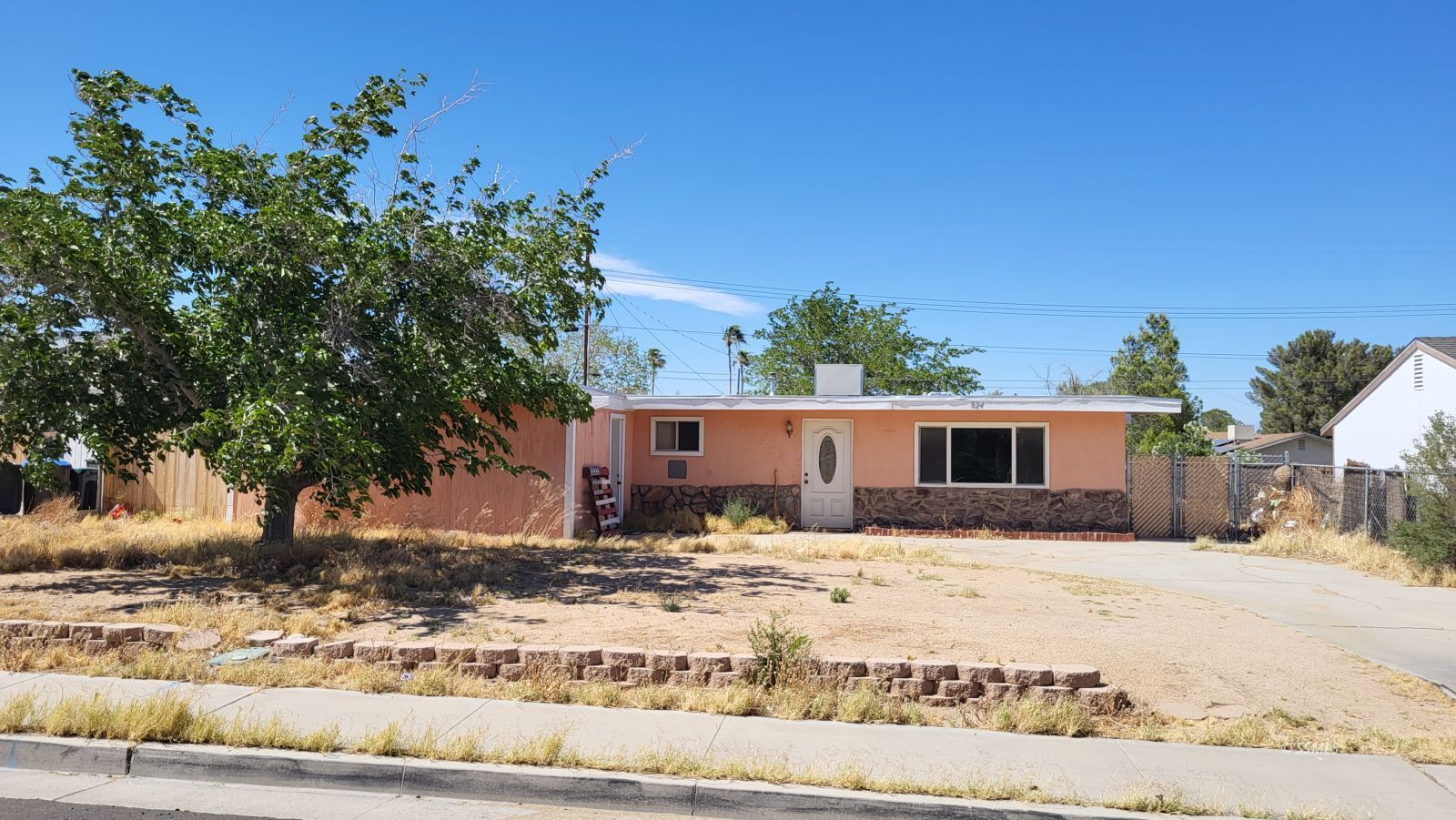 824 W Coral AVE — Photo 4