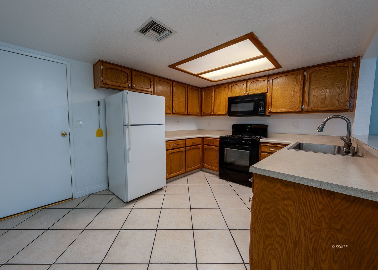 241 E Upjohn AVE — Photo 4