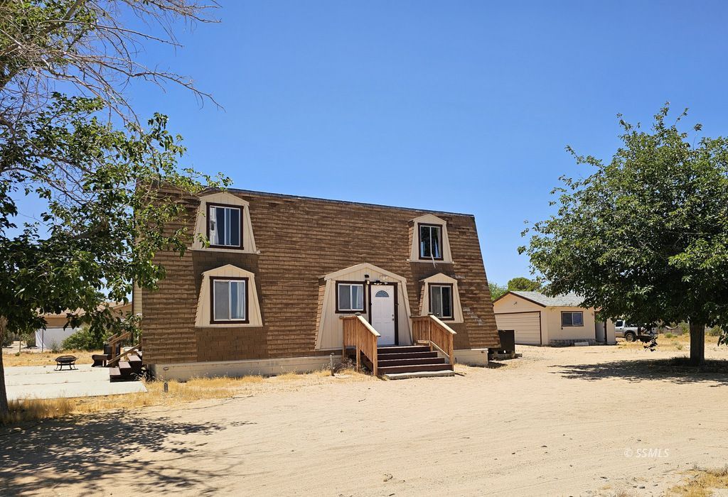 1435 N Indian Wells ST — Photo 4