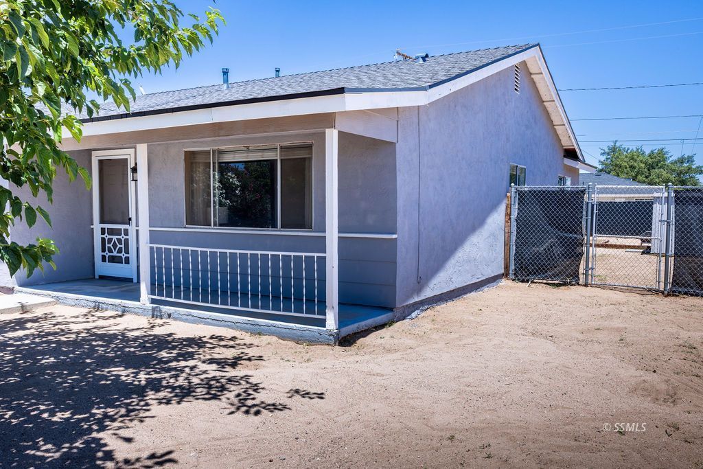 1036 W Mariposa AVE — Photo 4