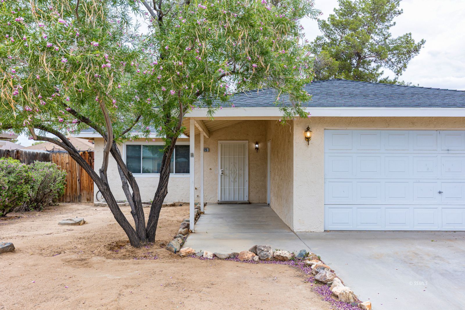 325 S Lincoln ST — Photo 4