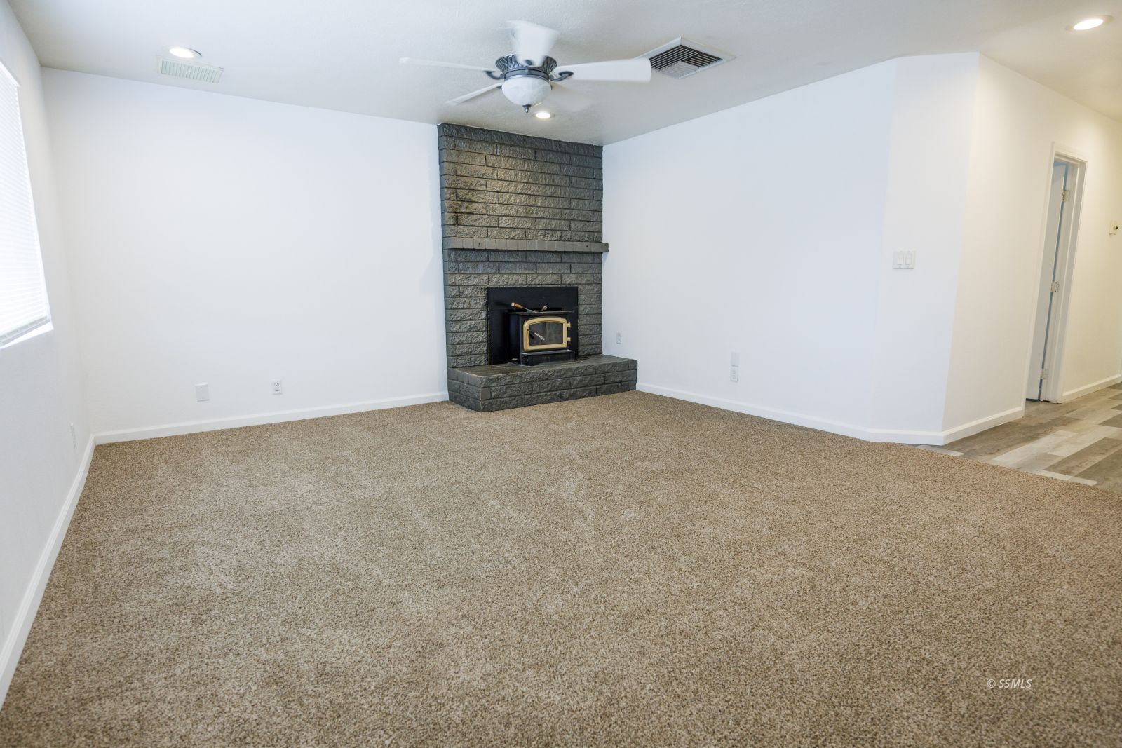 935 W Upjohn — Photo 4
