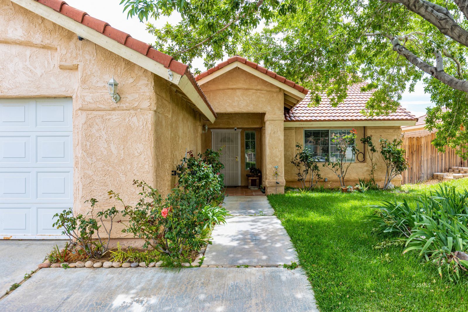 2122 S Del Rosa DR — Photo 4