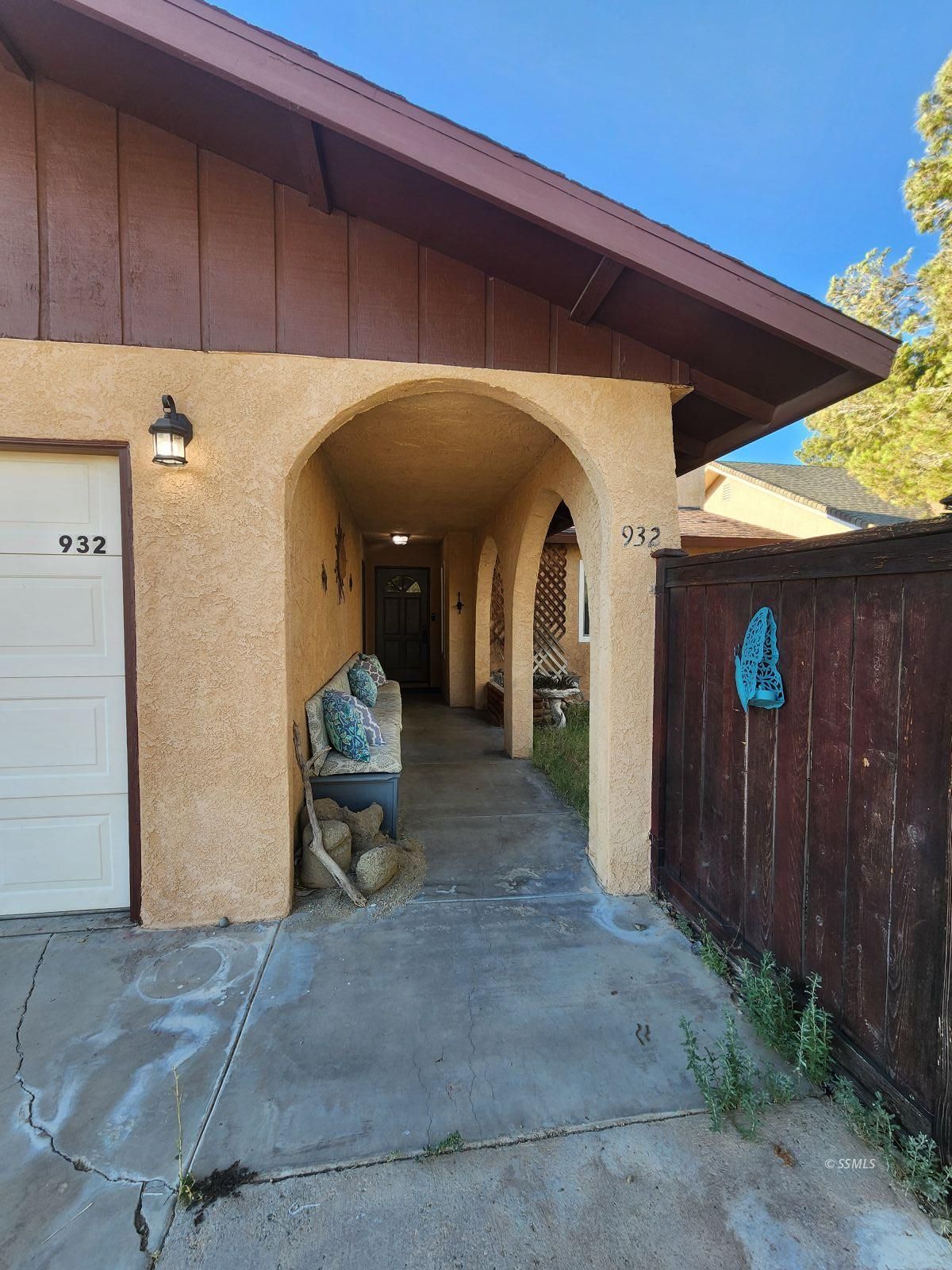 932 W Langley AVE — Photo 4