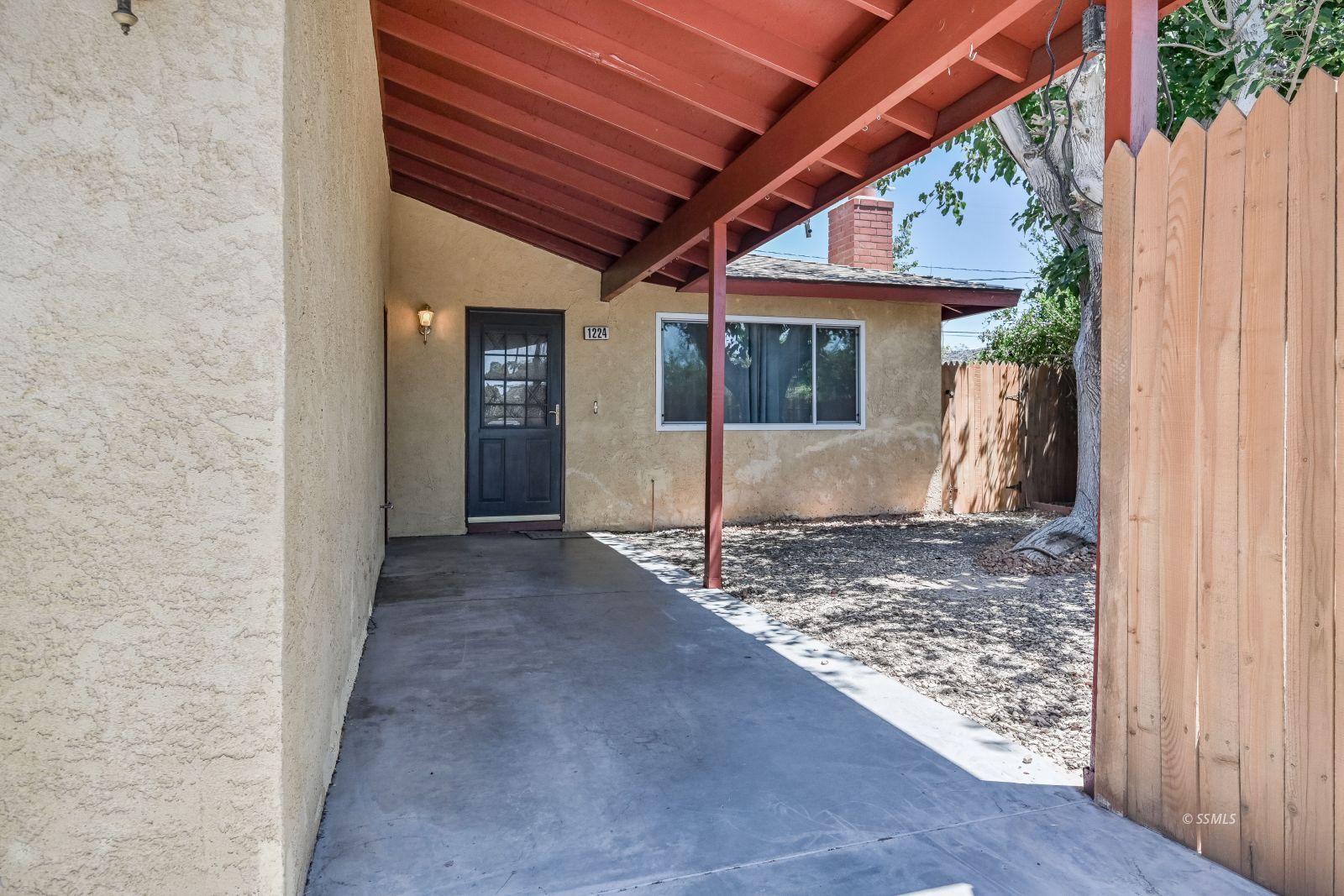1224 W Iowa AVE — Photo 4