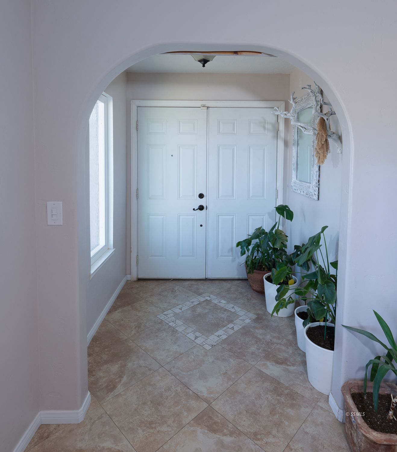 624 E Church AVE — Photo 4