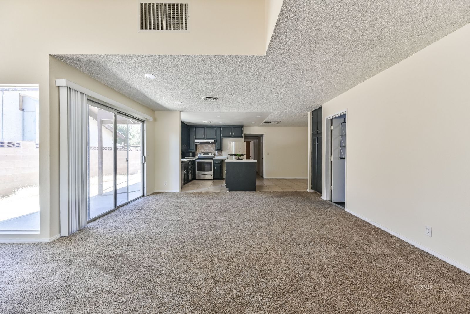 1123 Randall ST — Photo 4