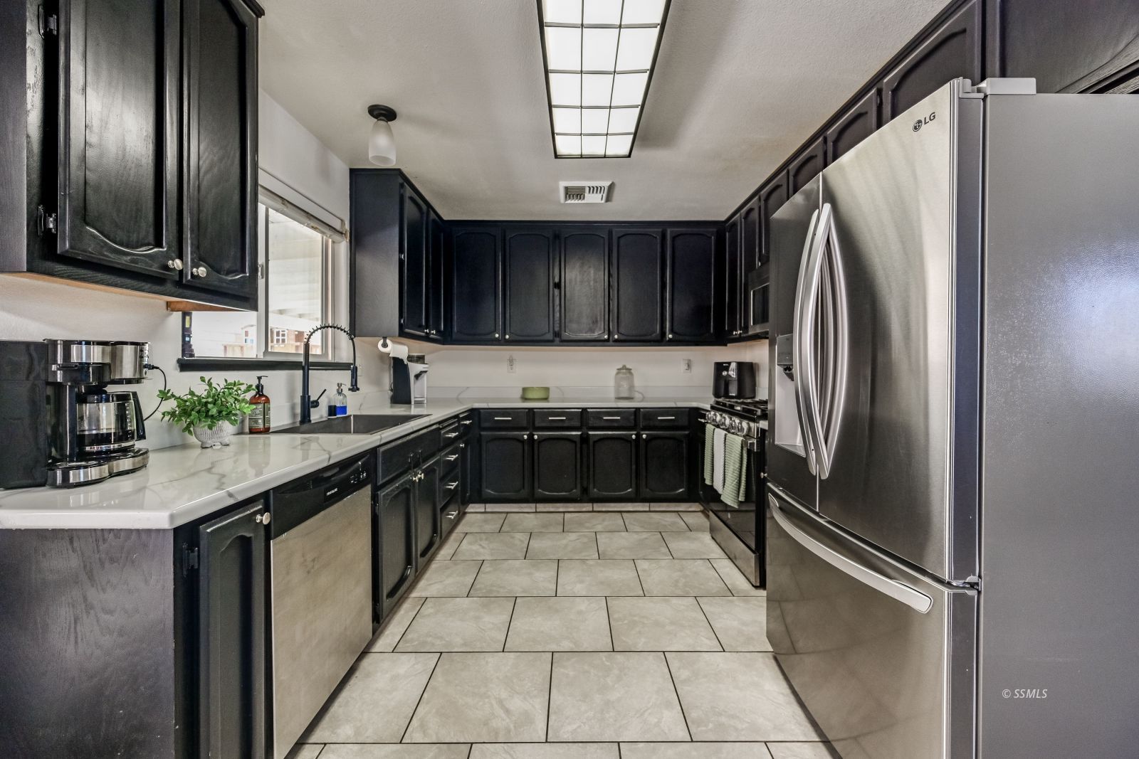 1405 S McCall ST — Photo 4