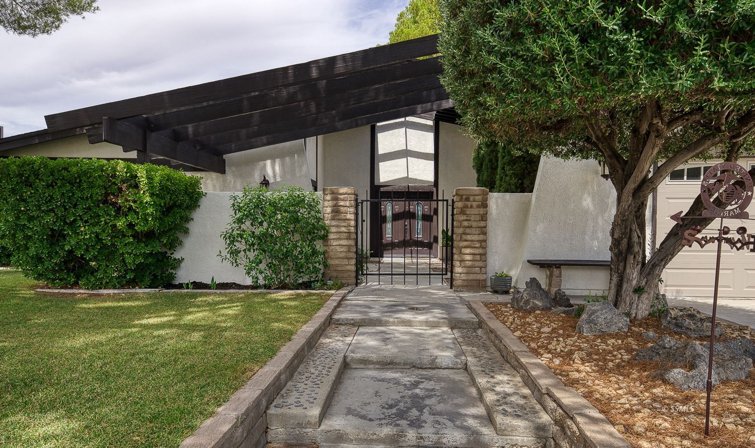 1007 Scott ST — Photo 4