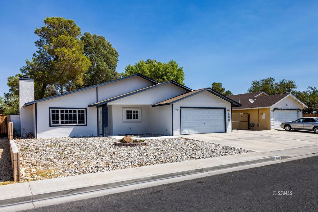 608 Ginger AVE — Photo 4