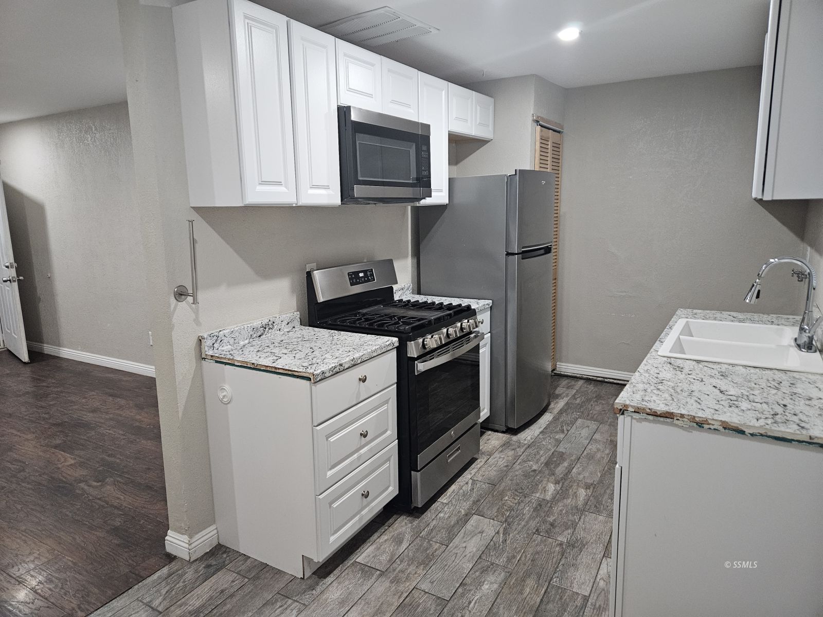 702 Atkins — Photo 4