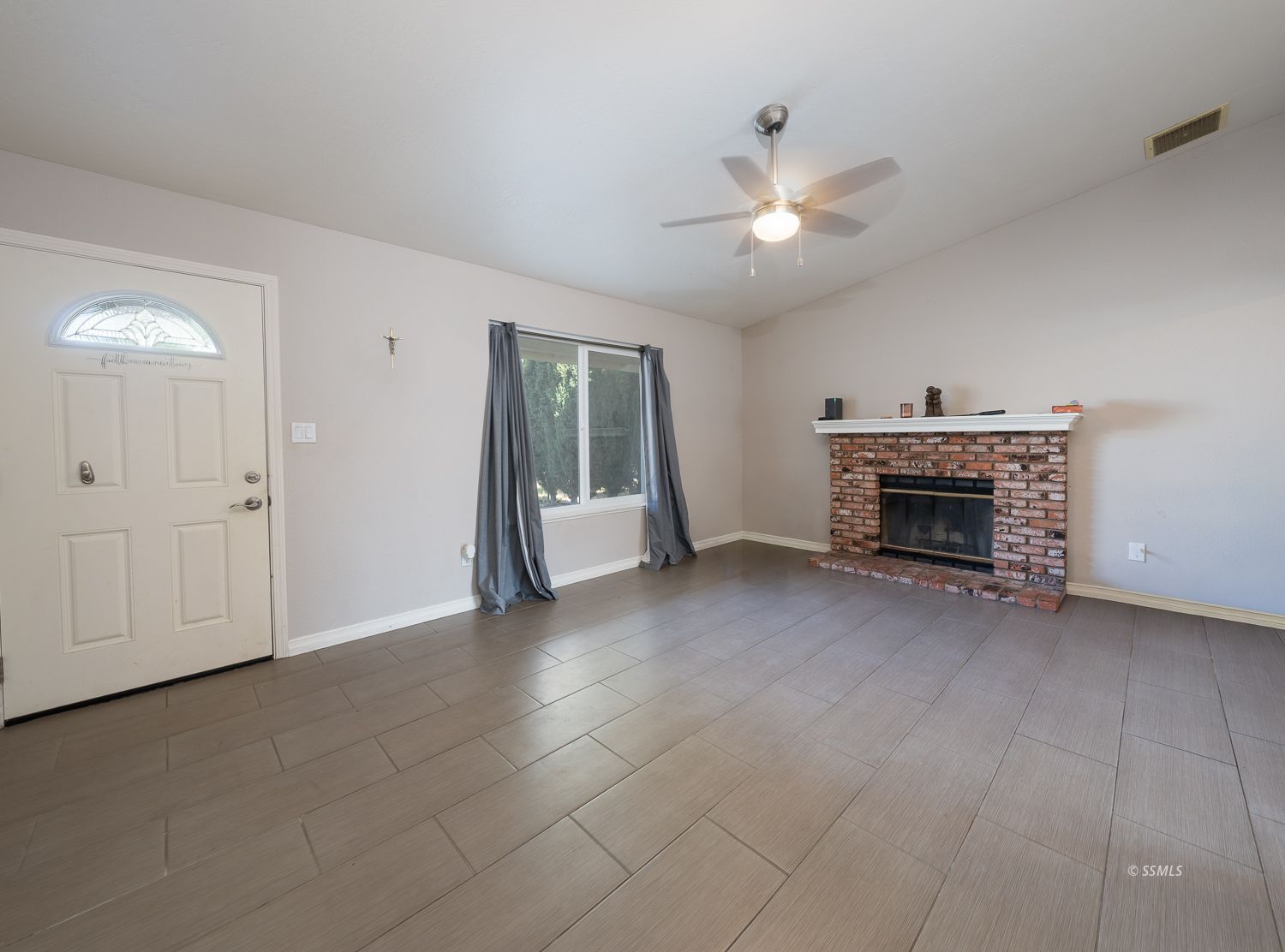 621 Glen CT — Photo 4