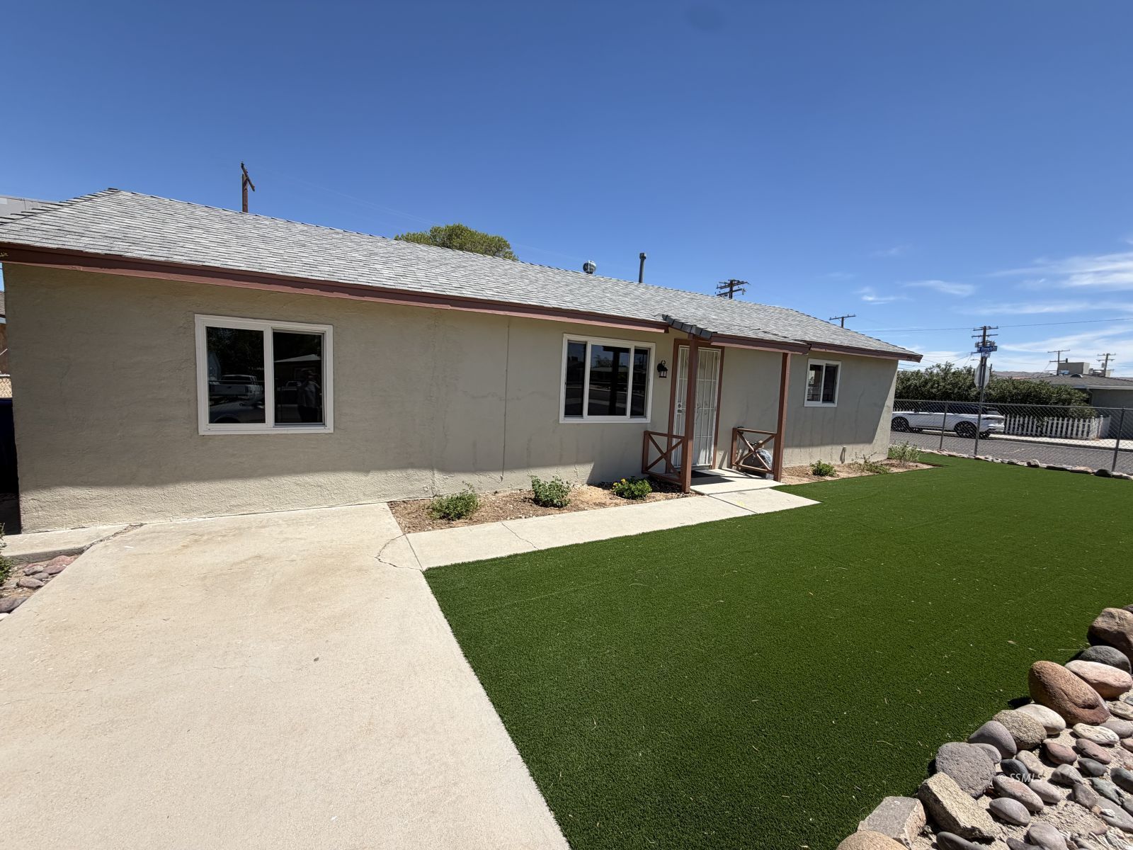 224 N Sanders ST — Photo 4