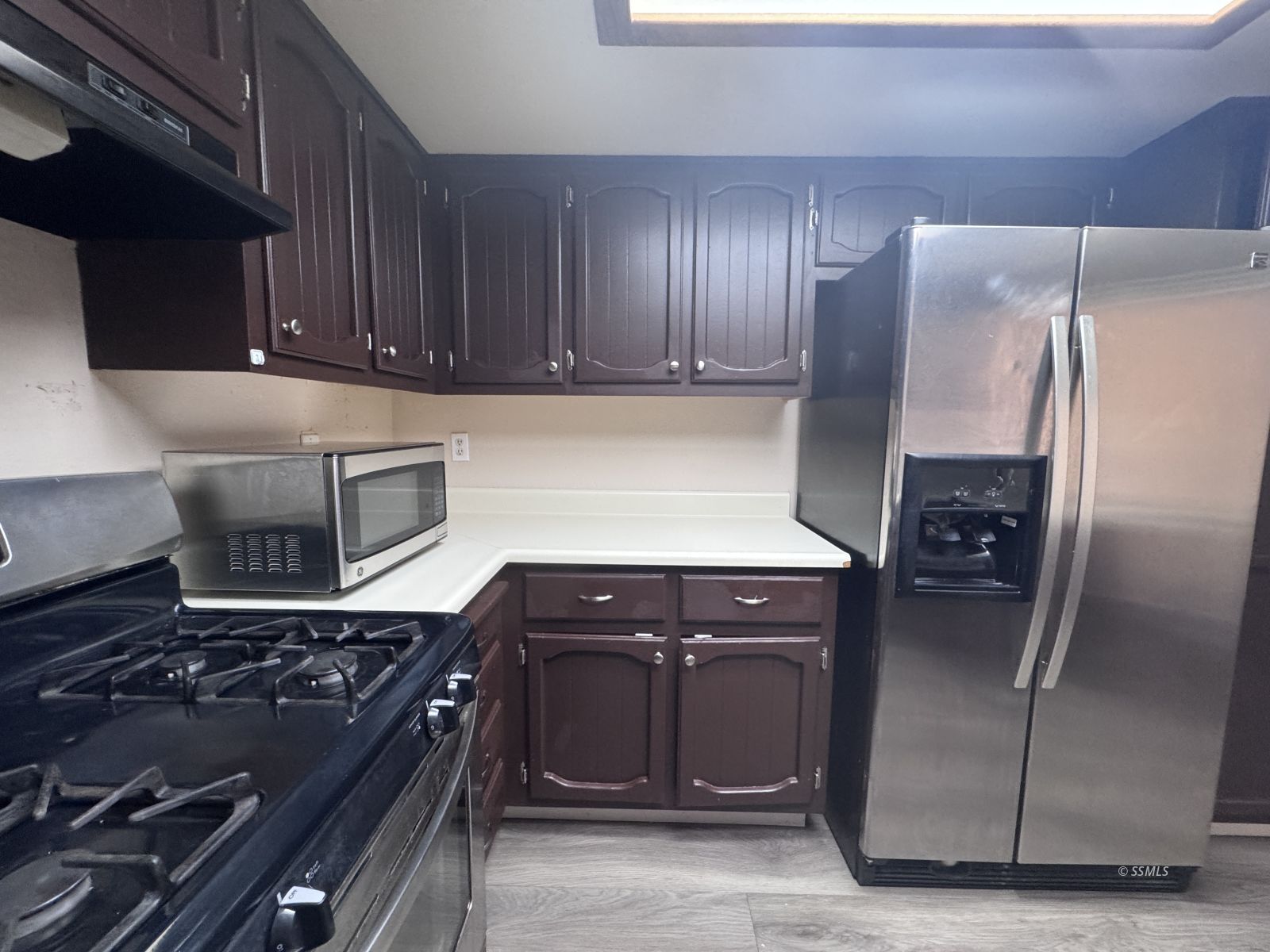 625 Lakeview CT — Photo 4