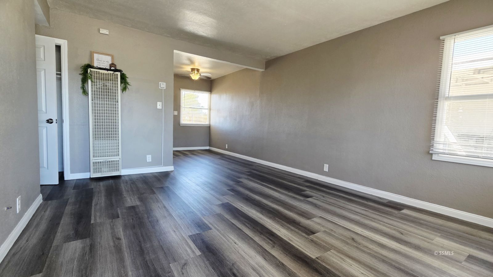 437 N Gold Canyon ST — Photo 4