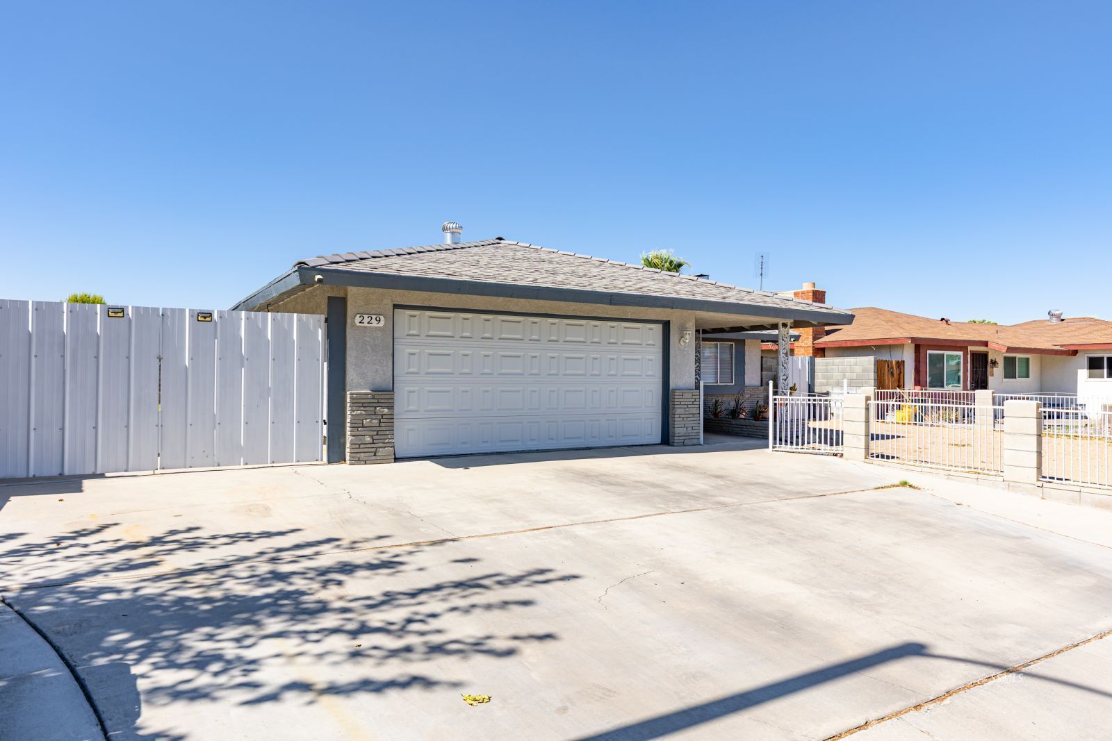 229 N Sunland DR — Photo 4