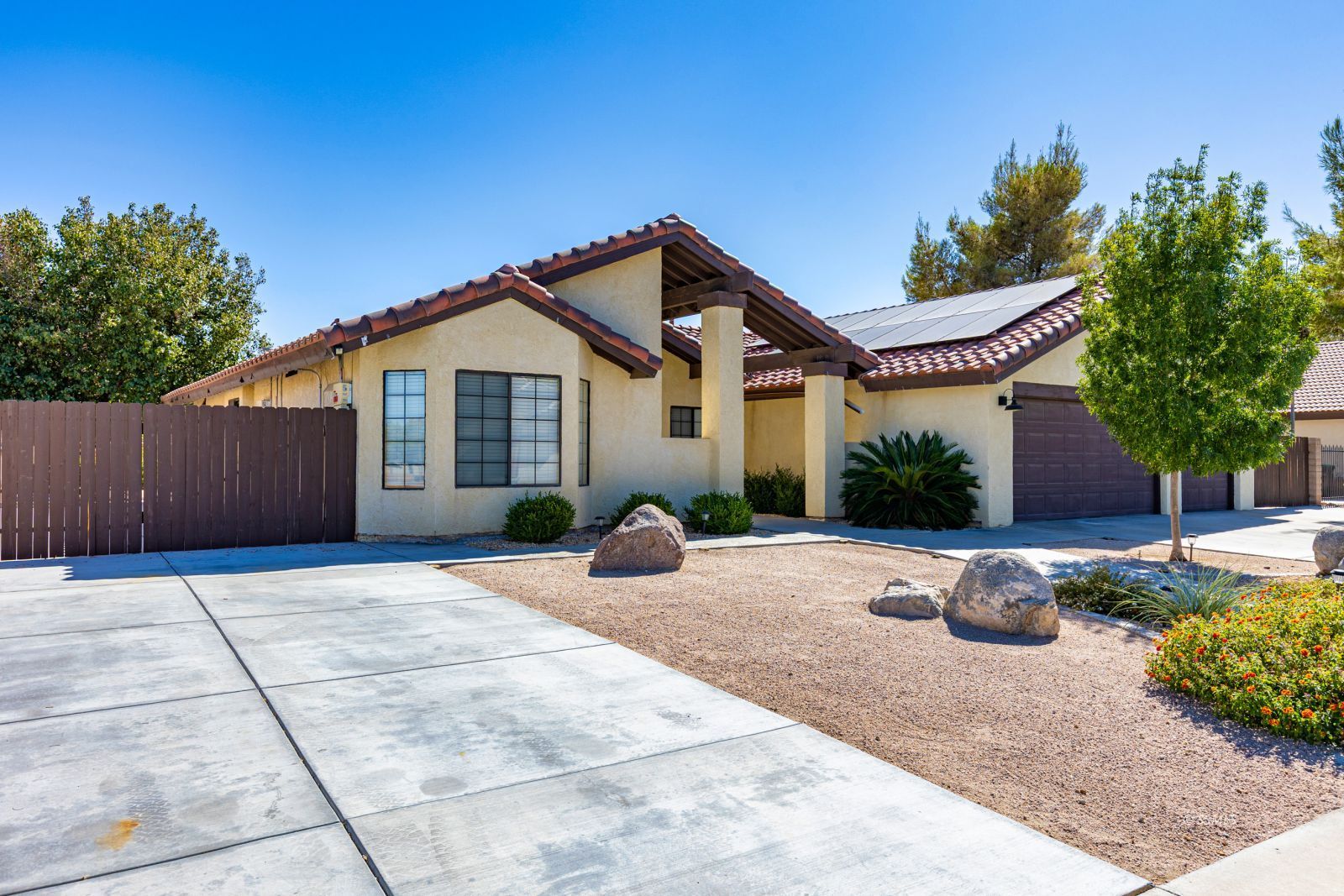 917 W Vicki AVE — Photo 4