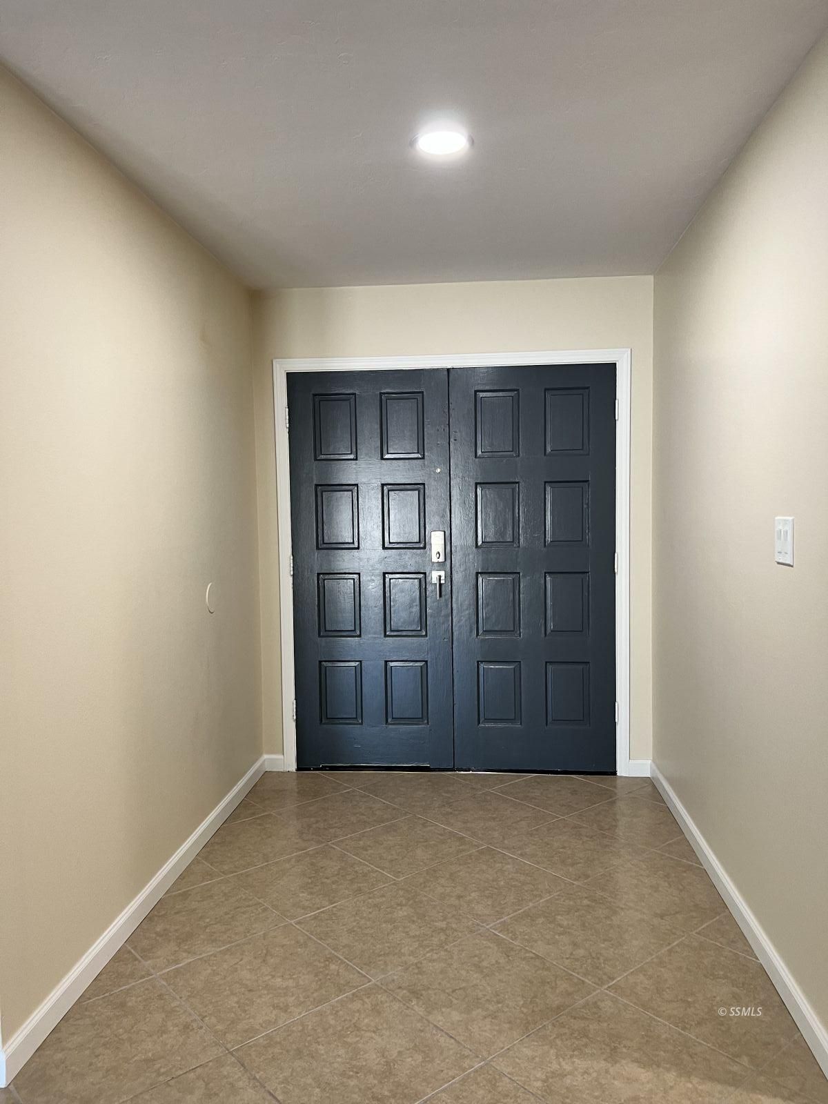 742 N Peg ST — Photo 4
