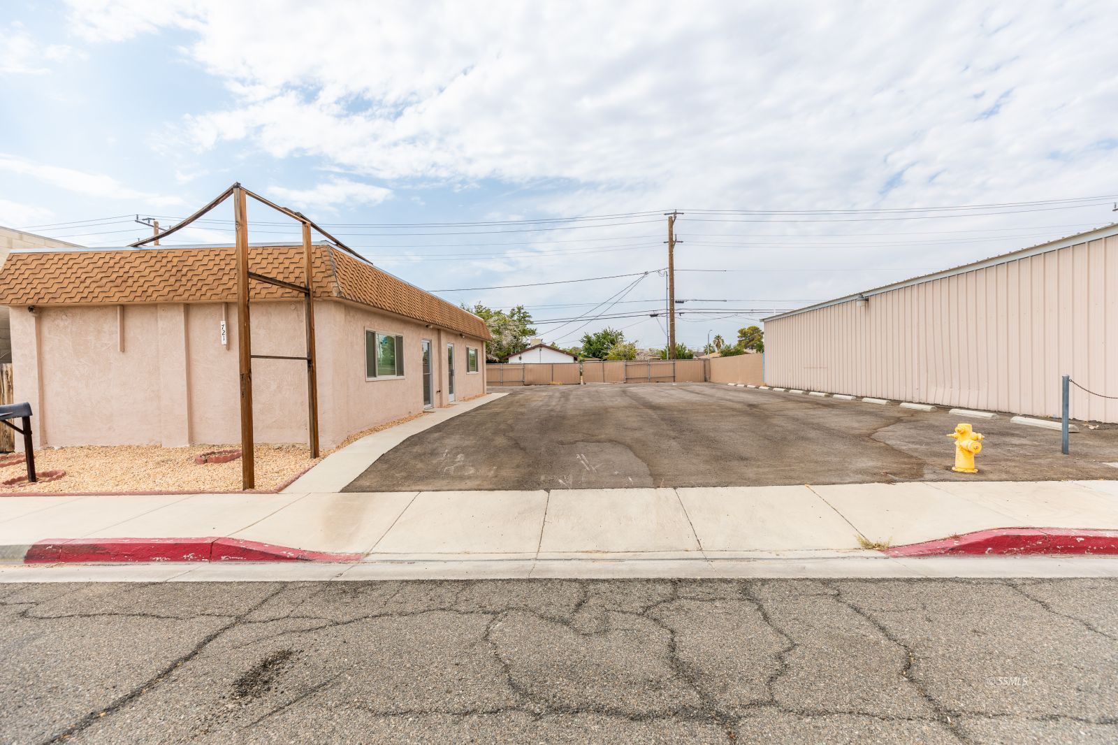 721&amp;725 Inyokern Rd — Photo 5