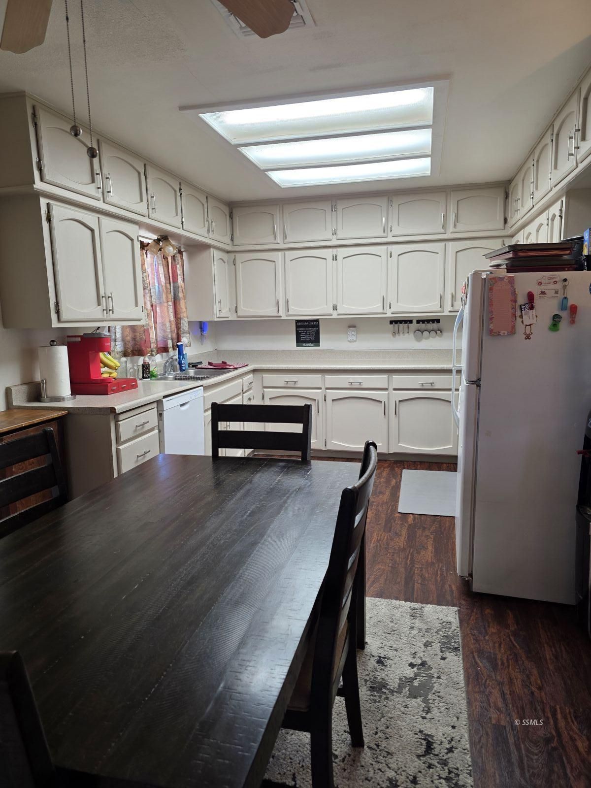 1236 W Langley AVE — Photo 5