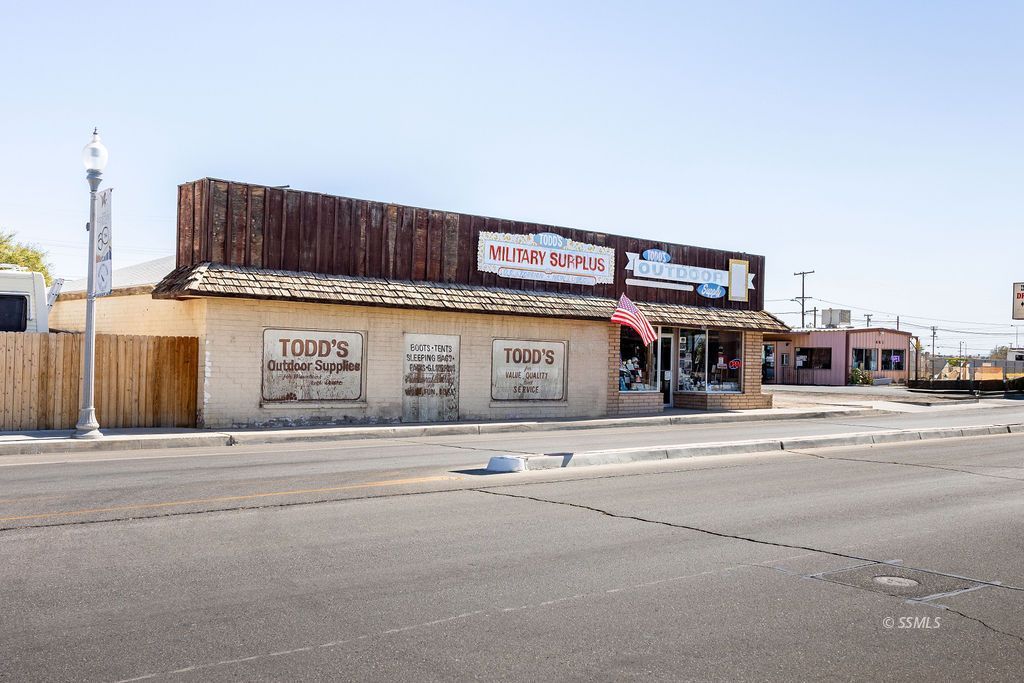 425 W Ridgecrest BLVD — Photo 5