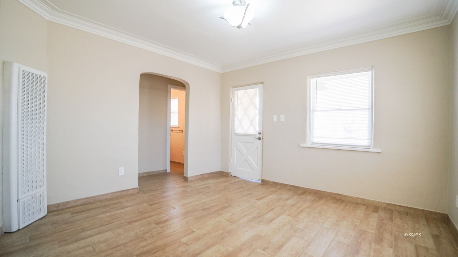 529 W Church — Photo 5