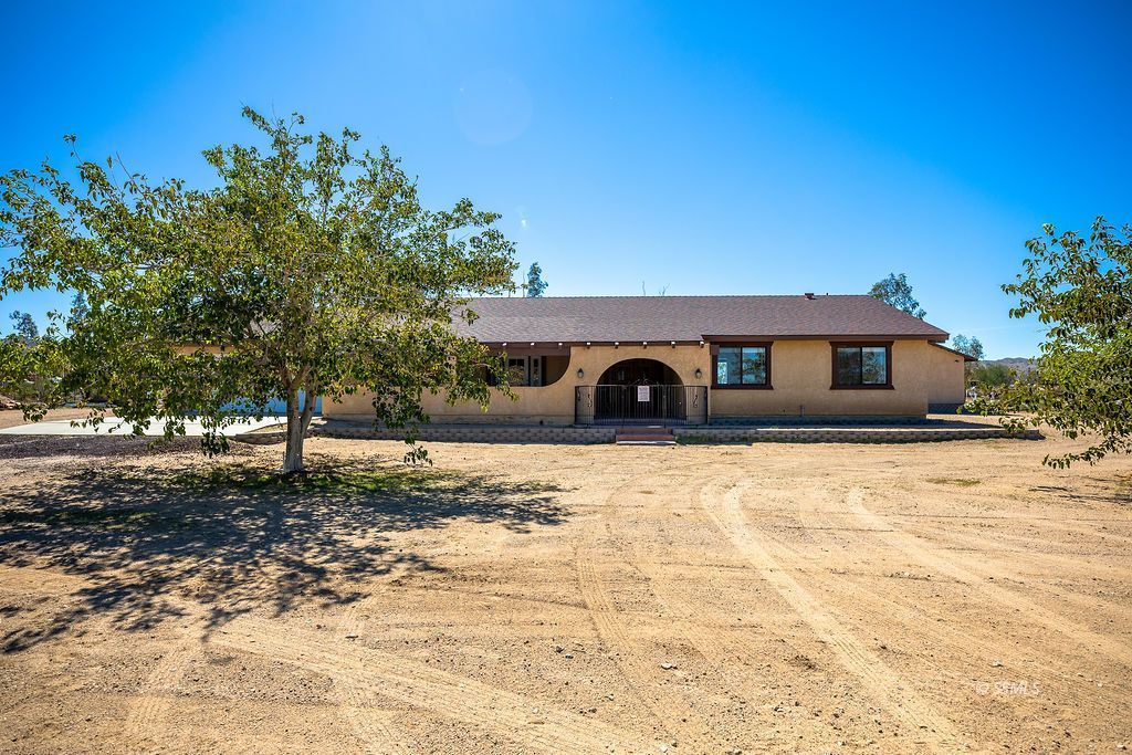 647 E Springer AVE — Photo 5