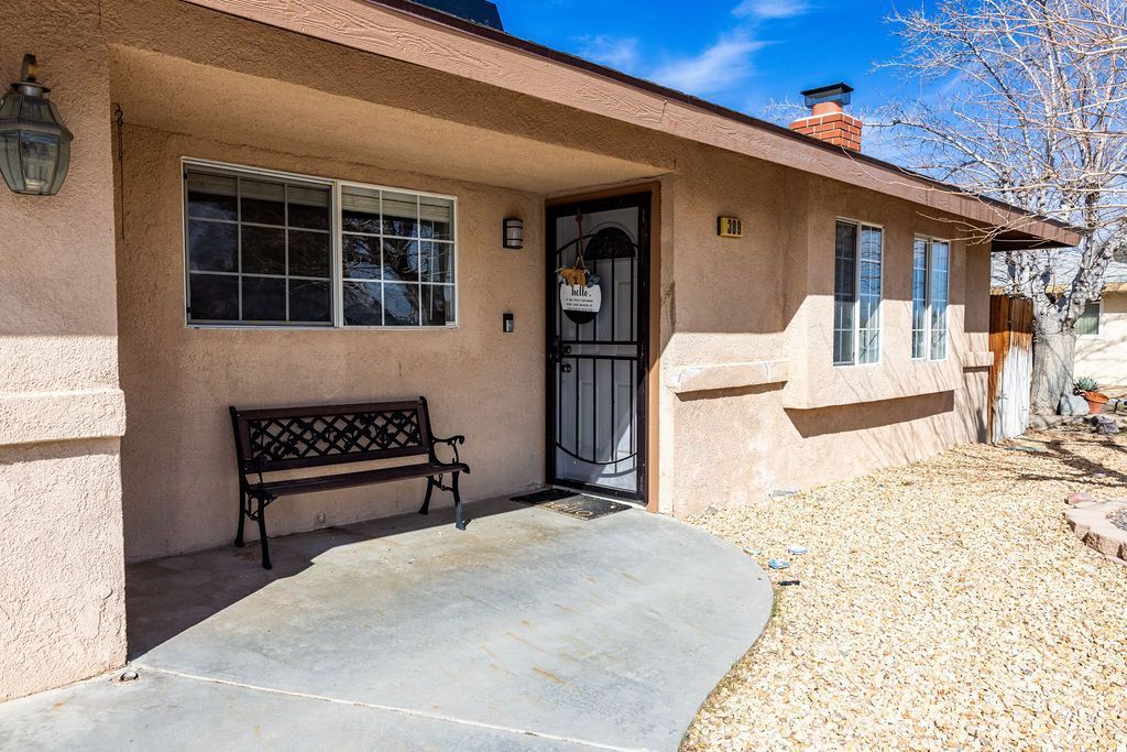 309 N Sunland DR — Photo 5