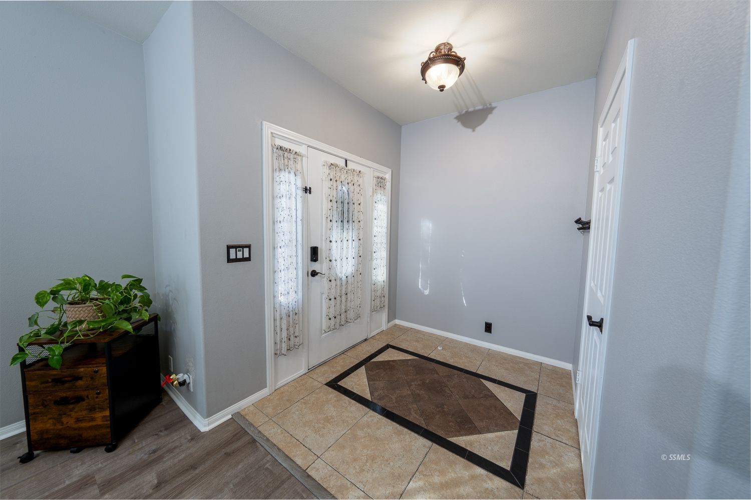 424 S Inyo ST — Photo 5