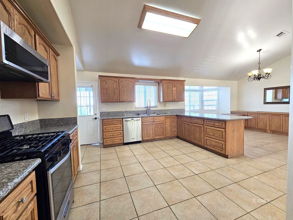 804 W Bataan AVE — Photo 5