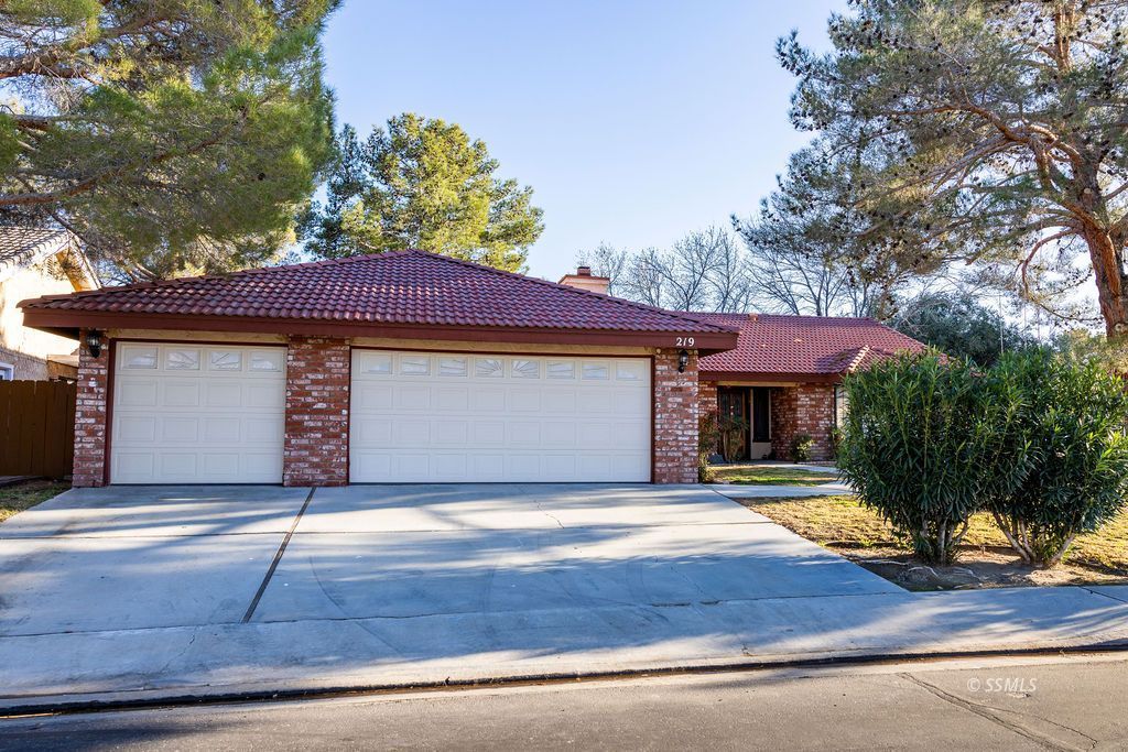 219 W Cobblestone LN — Photo 5