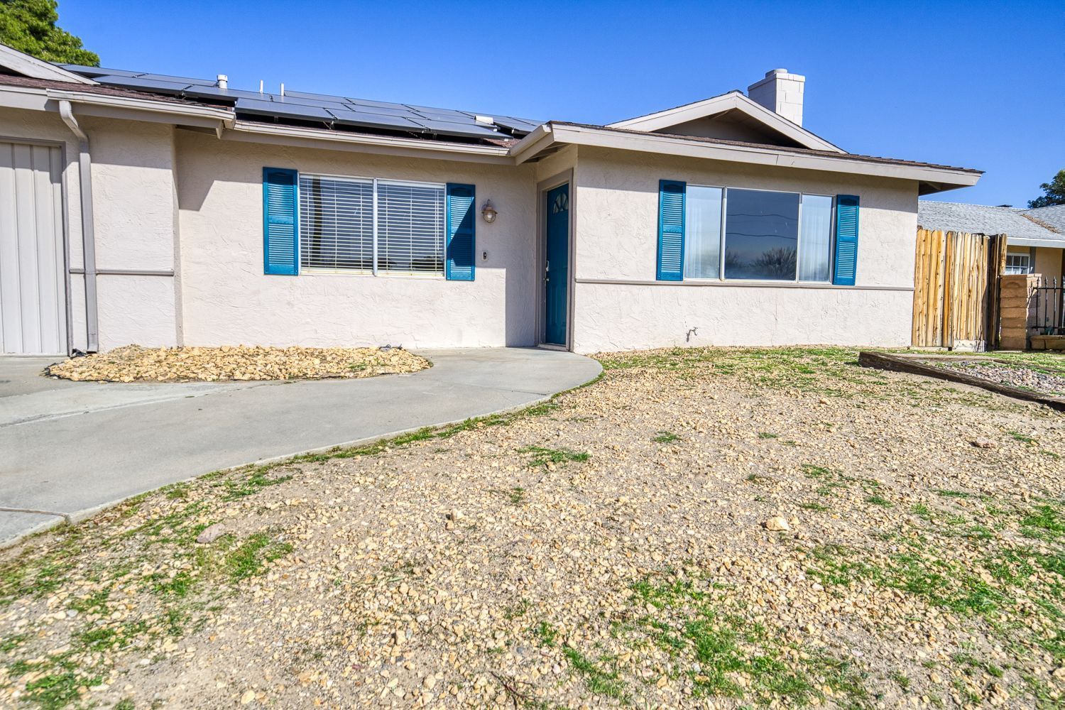 1016 W Las Flores — Photo 5