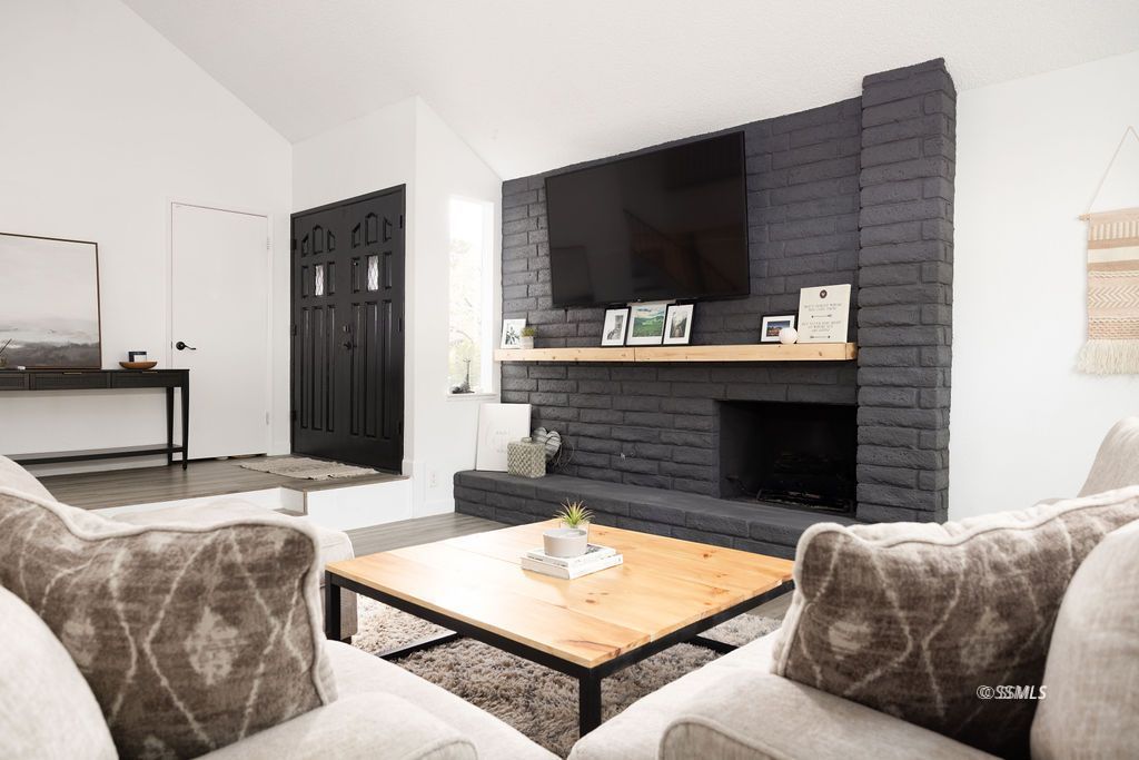 920 Scott ST — Photo 5